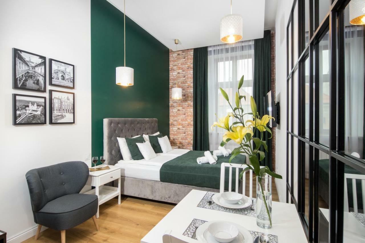 One-Bedroom Apartment 2,1131439572:JPEG